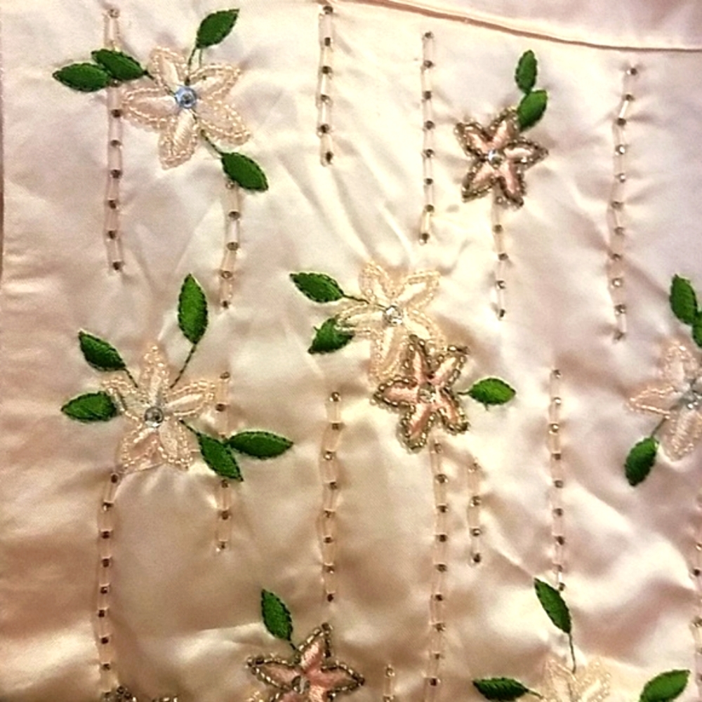 TABLE RUNNER - $58 Valerie Stevens table runner tags attached
